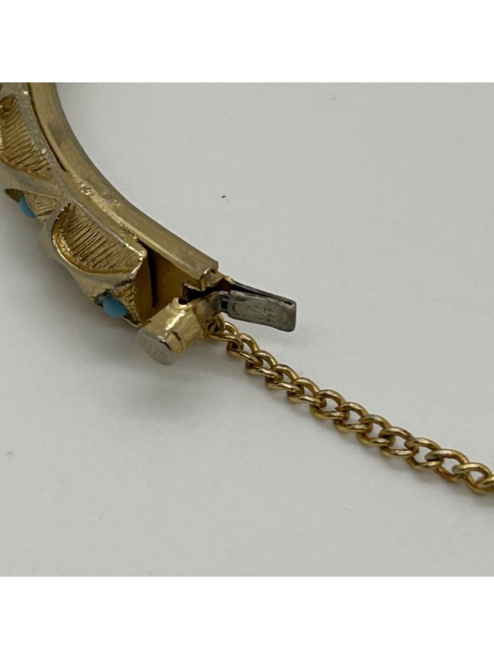Vintage Gold-Toned Bracelet Hinged Textured Turquoise-Color Stones Safety Chain - Picture 16 of 16